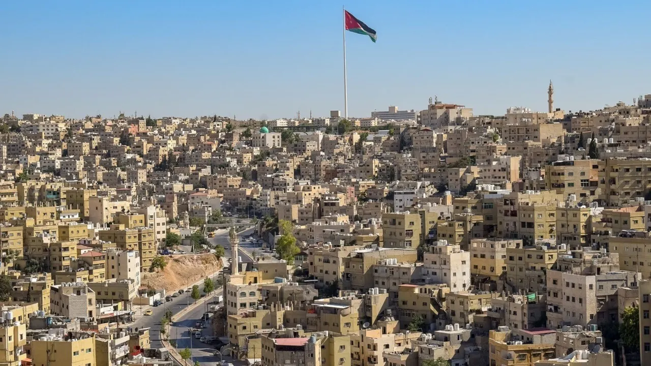 تطوف صيفاً.. تذبذب كبير في درجات الحرارة بالأردن يعيد الأجواء الشتوية الأربعاء